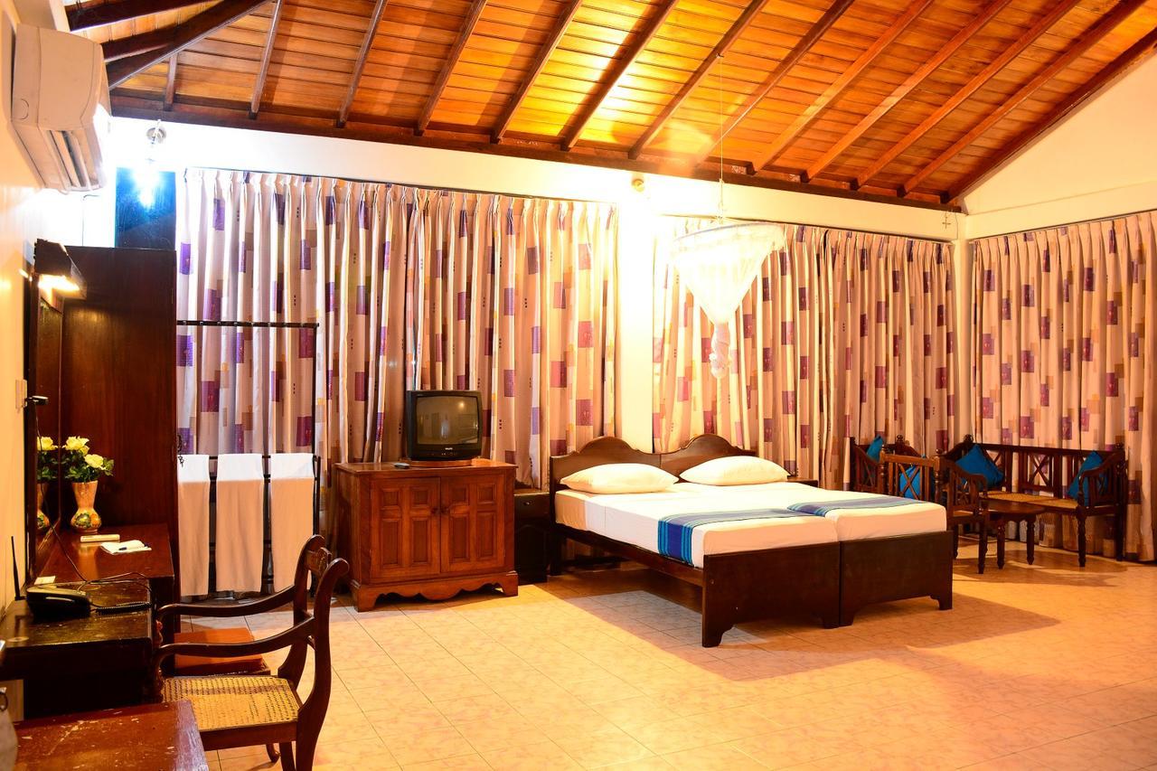 Ranmal Beach Hotel Hikkaduwa Ngoại thất bức ảnh